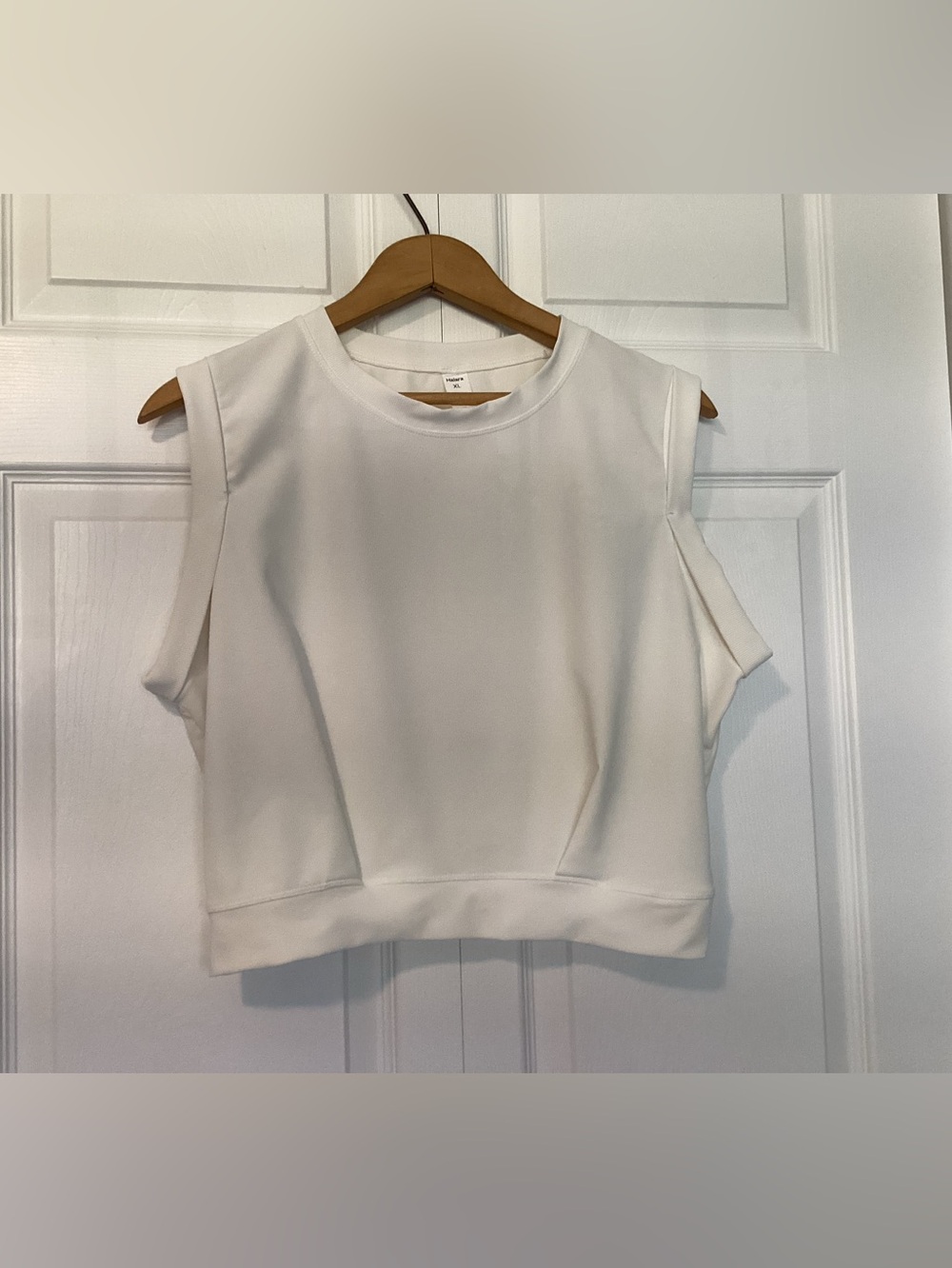 Halara sleeveless white cropped tank top. XL